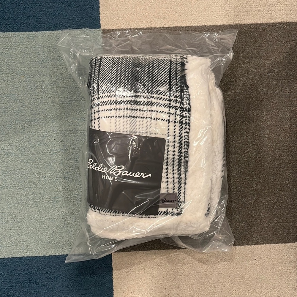 Eddie Bauer throw 50”x60” NWT